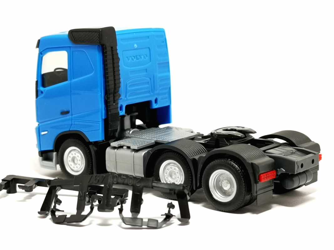 313735-003 Volvo FH Flachdach Zugmaschine 3achs (6x2), himmelblau Herpa