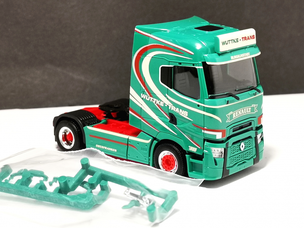 Renault T facelift Zugmaschine "Wuttke Trans" Herpa