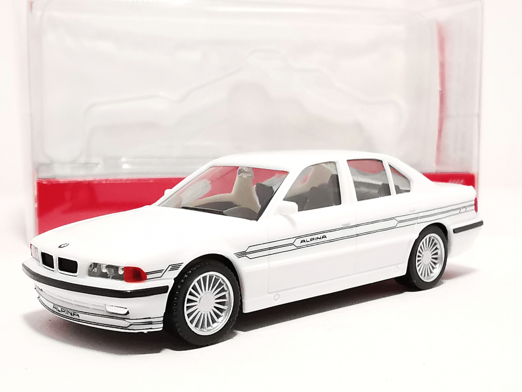 421201 BMW Alpina B12 5.7 (E38), weiß Herpa