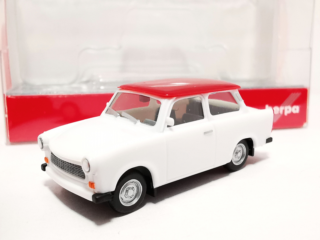 020763-007 Trabant 601 Limousine, weiß/rot Herpa