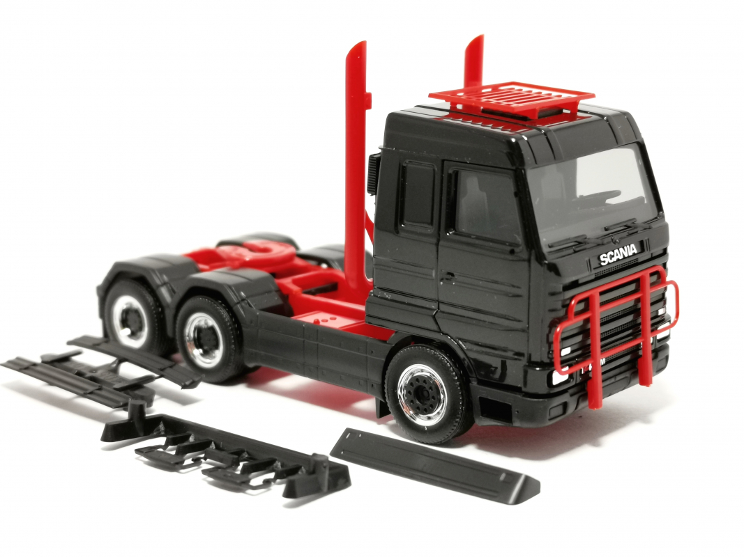 316743-002 Scania 143 Streamline Zugmaschine 3achs (6x4), schwarz Herpa