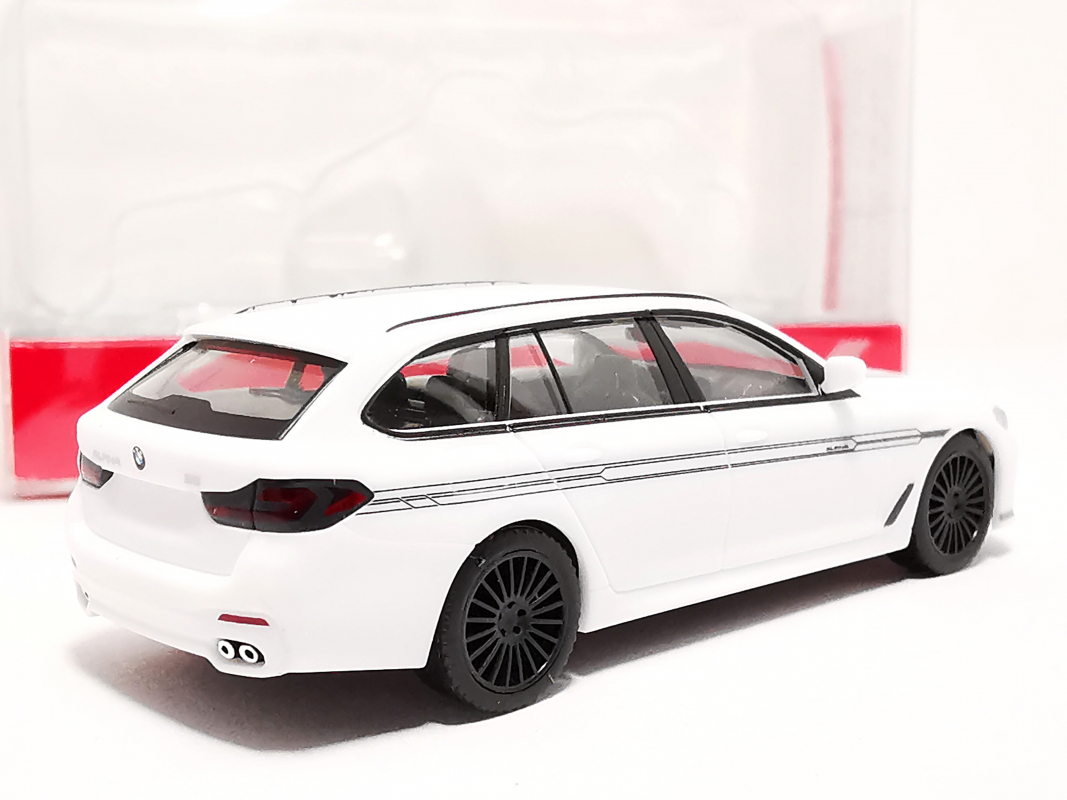 421072-002 BMW Alpina B5 Touring, weiß Herpa