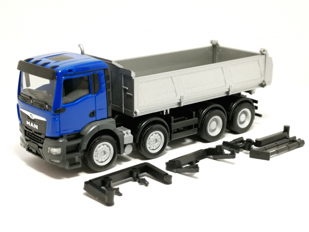319140 MAN TGS NN Baukipper 4-achs, blau/silber Herpa