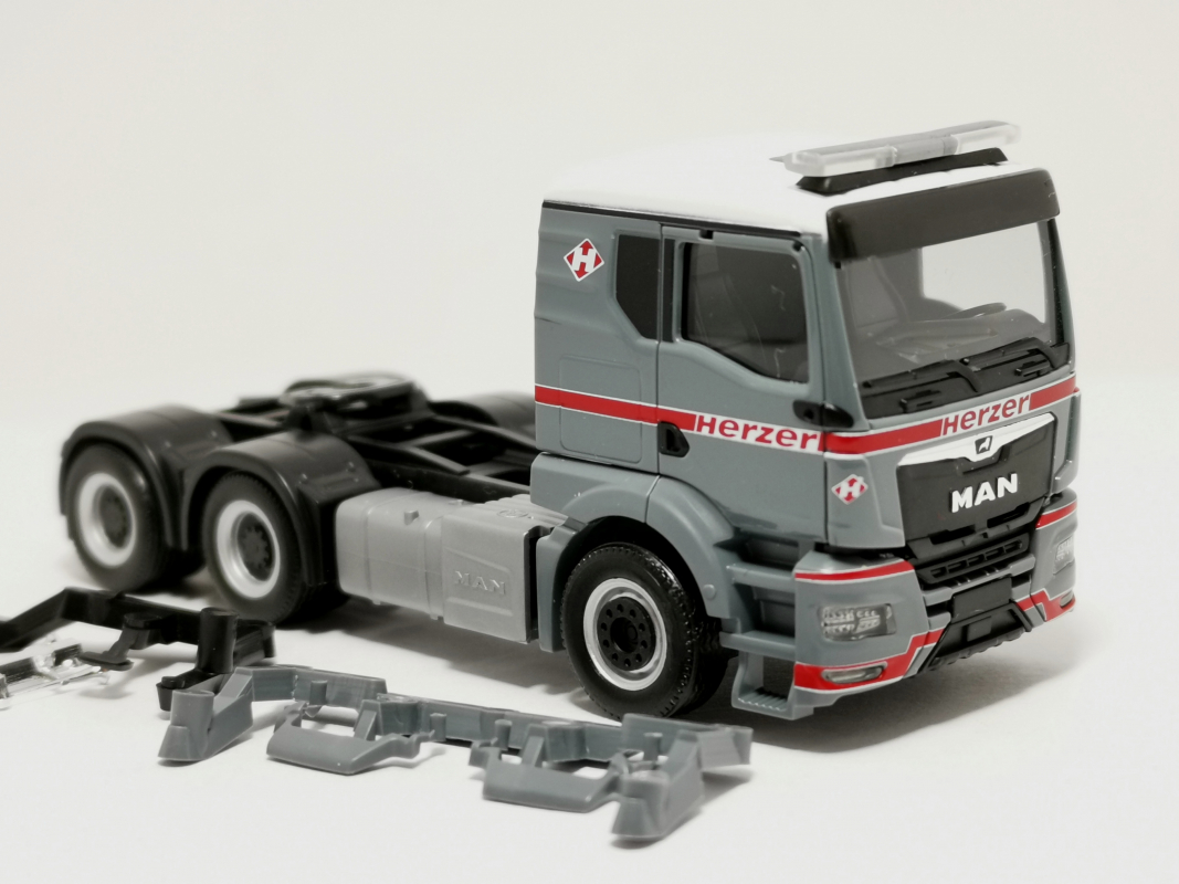 MAN TGS TN 3a Zugmaschine  "Herzer" Herpa