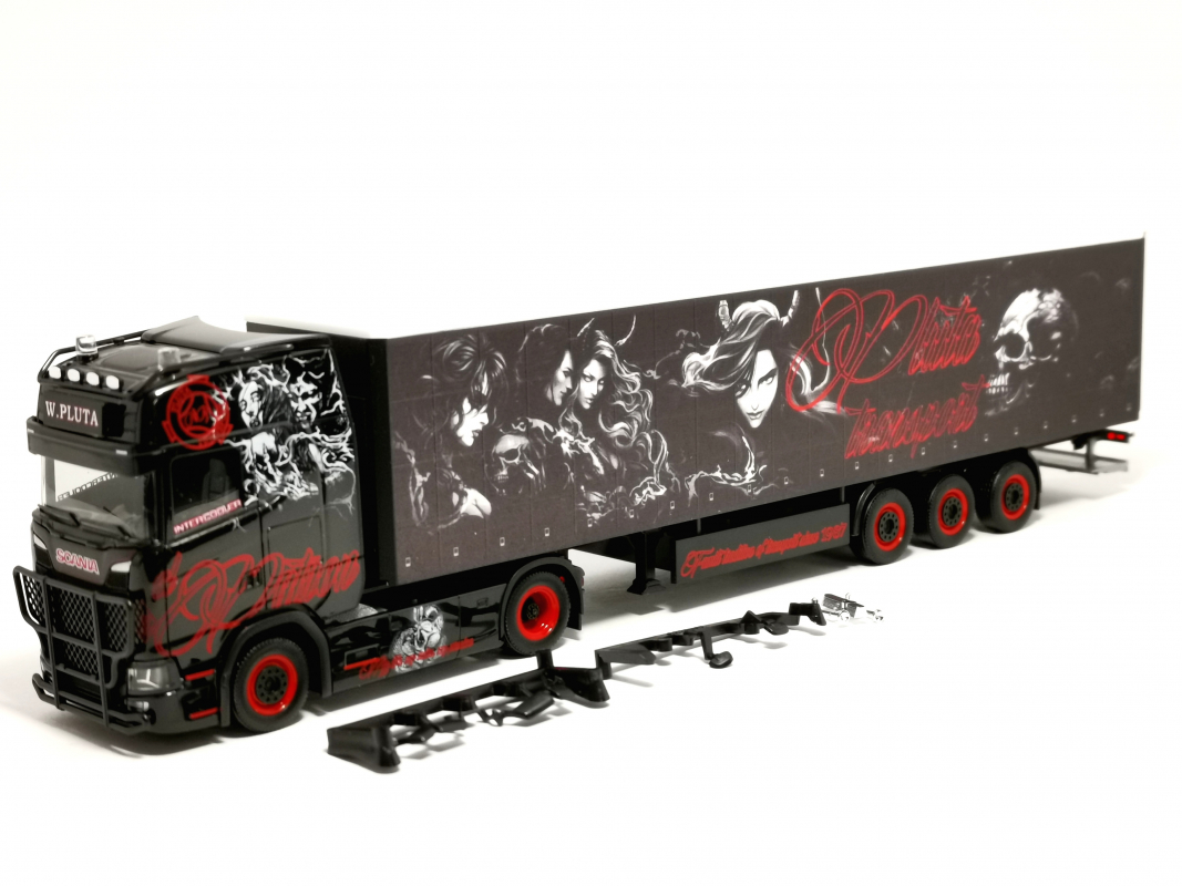 319232 Scania CS20 HD Gardinenplanen-Sattelzug "Pluta Transport" (Polen) Herpa