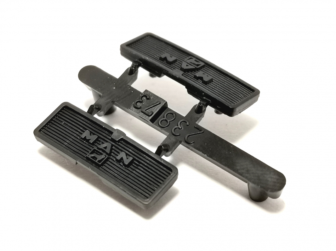 2x MAN F2000 Grill, schwarz Herpa C196