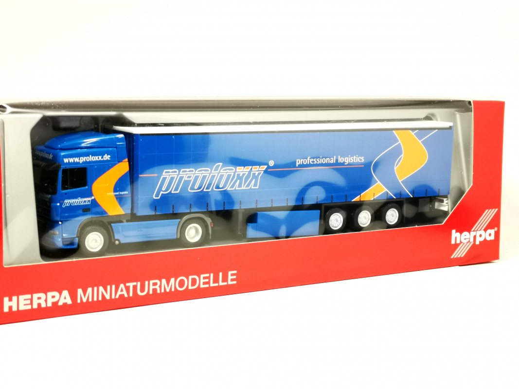 154789 DAF XF105 SC Gardinenplanen-Sattelzug "Proloxx" Herpa