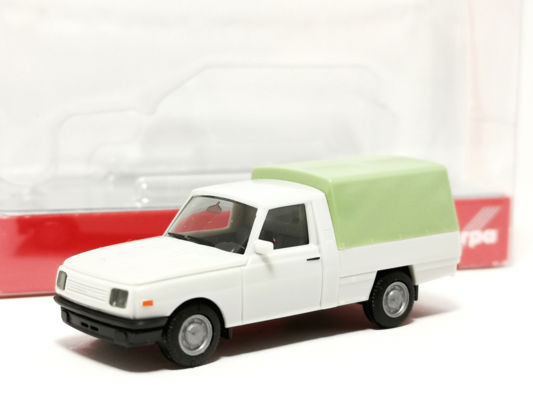 420921-002 Wartburg 353 Trans '85 mit Plane, lichtgrau Herpa B6