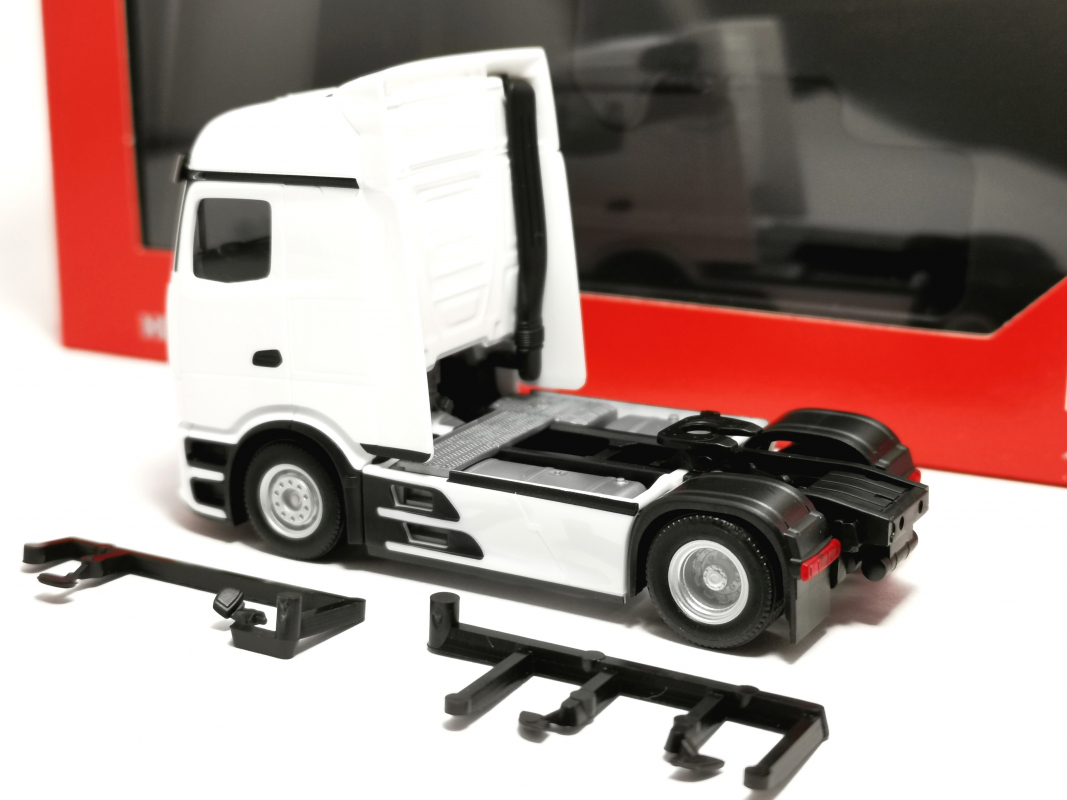 319430 Mb Actros Procabin Streamspace Zugmaschine 2achs, weiß Herpa