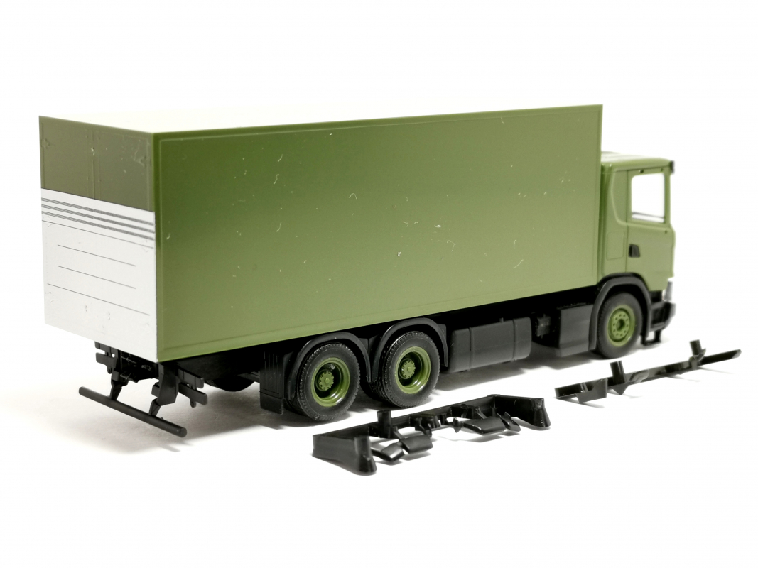 747226 Scania XT17 Koffer-LKW 3achs "Schwedische Armee" Herpa