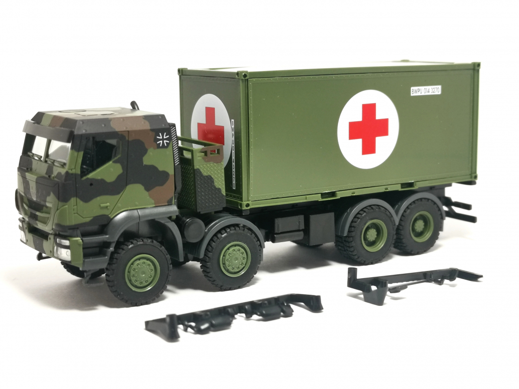 747226 Iveco Trakker 8x8 mit 20 ft. Container "Bundeswehr / Rotes Kreuz" Herpa