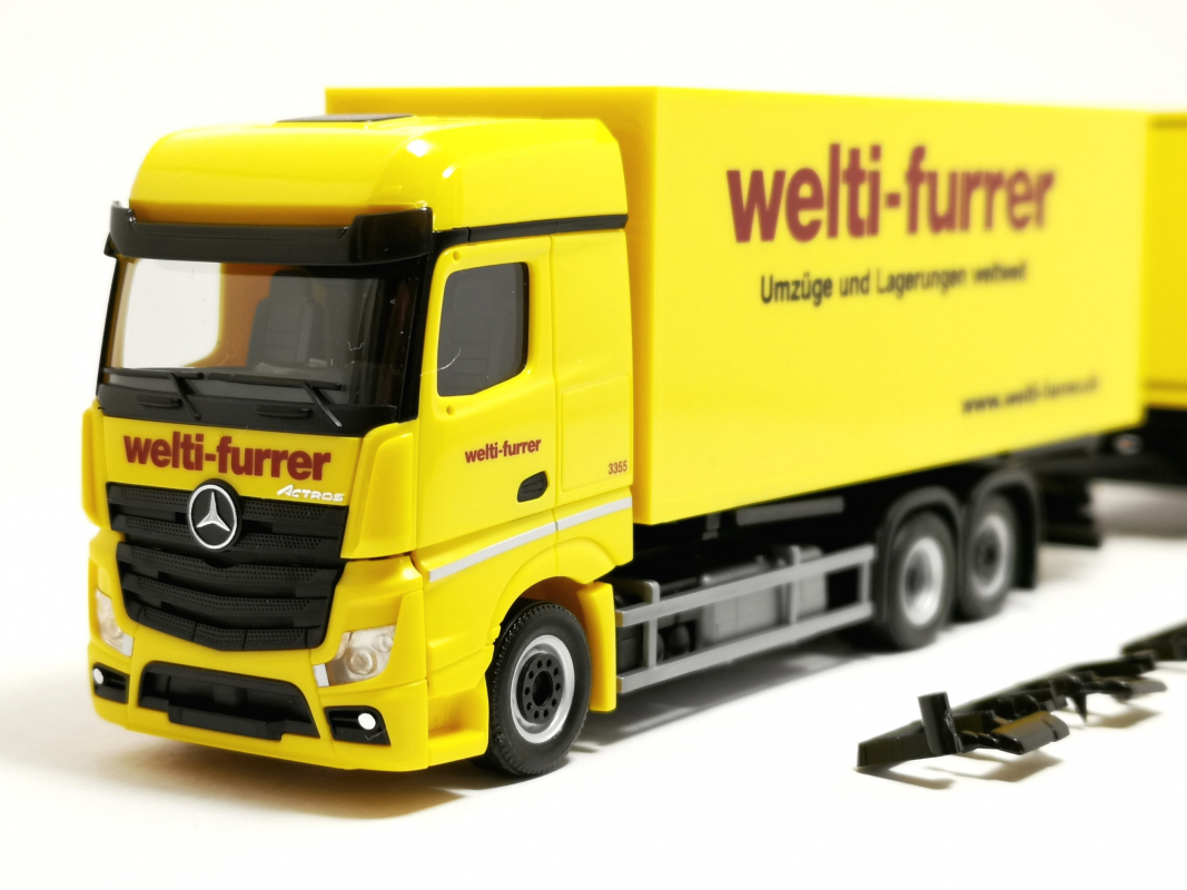 Preview: 319355 Mb Actros Bigspace Wechselkoffer-Hängerzug "Welti-Furrer" Herpa - SALE
