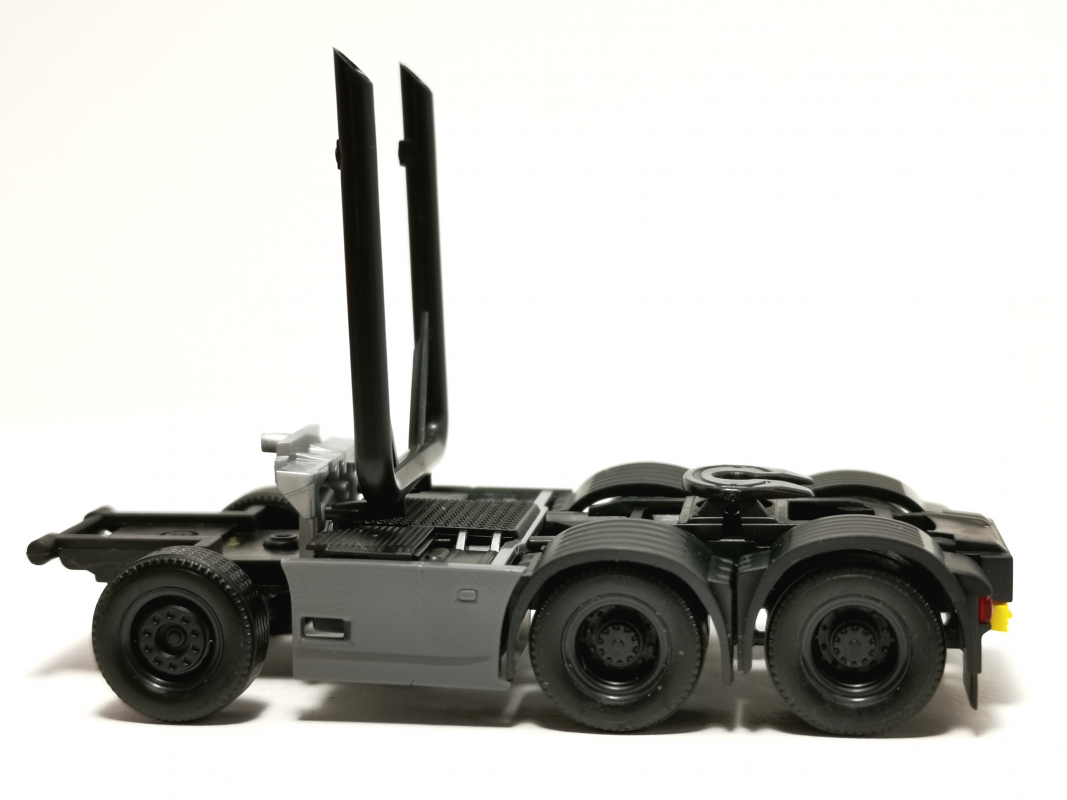 3a Fahrgestell Scania, grau/schwarz Herpa