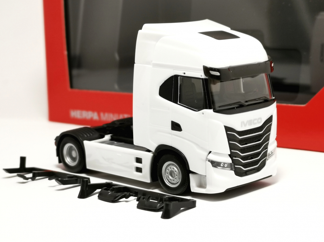 319478 Iveco S-Way facelift (MY24) Zugmaschine 2achs, weiß Herpa - SALE