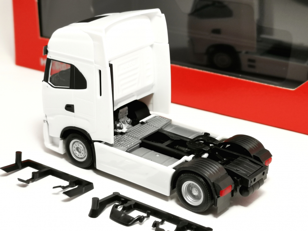 319478 Iveco S-Way facelift (MY24) Zugmaschine 2achs, weiß Herpa