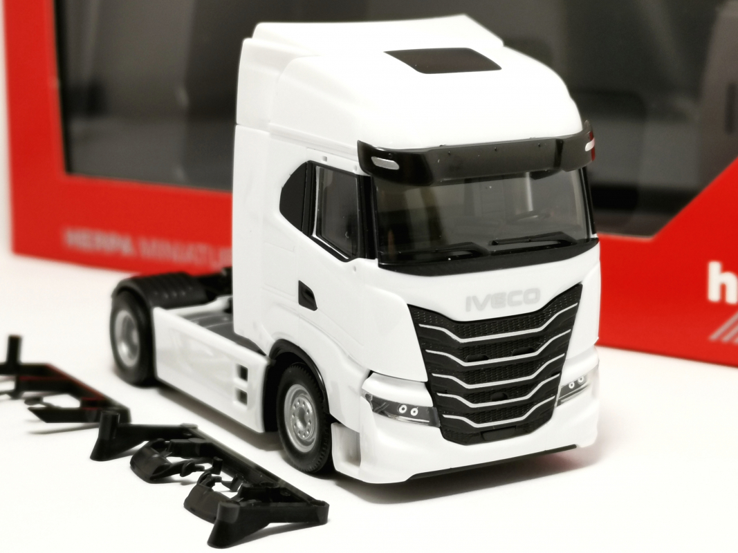 Preview: 319478 Iveco S-Way facelift (MY24) Zugmaschine 2achs, weiß Herpa - SALE