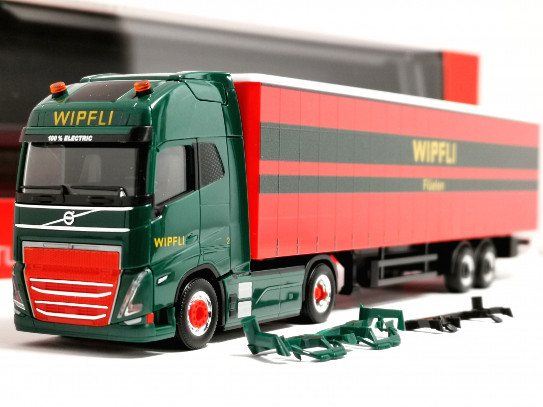Preview: 319171 Volvo FH GL XL Electric Gardinenplanen-Sattelzug "Wipfli" (Schweiz) Herpa - SALE
