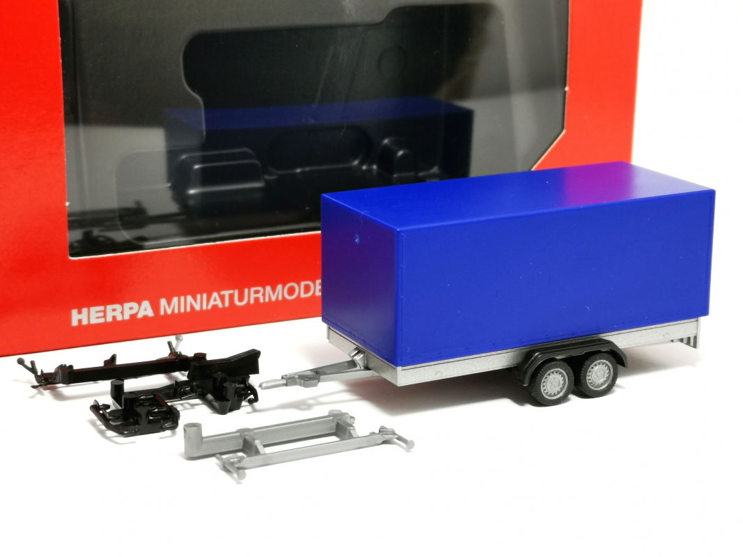 052627-004 PKW-Planenanhänger 2achs, ultramarinblau Herpa