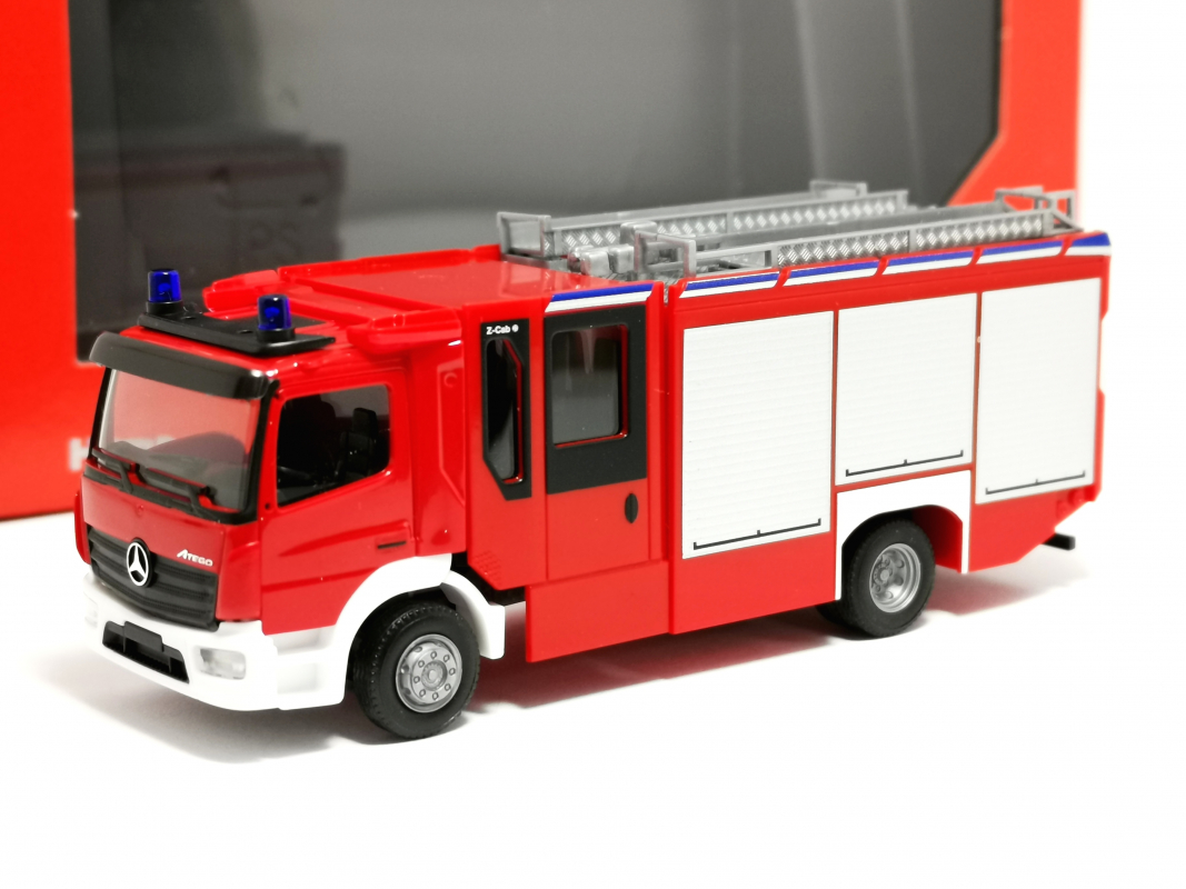 098632 Mercedes-Benz Atego 13 Z-Cab "Feuerwehr" Herpa