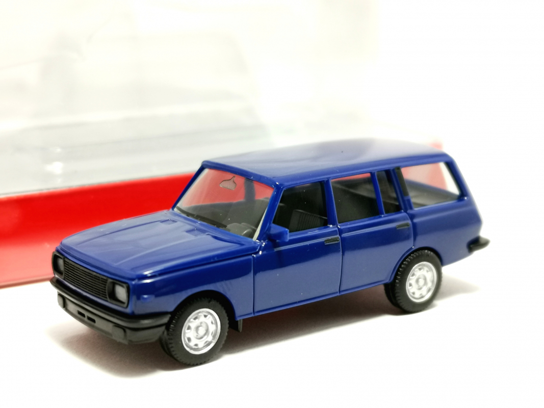 420402-003 Wartburg Tourist '84, dunkelblau Herpa