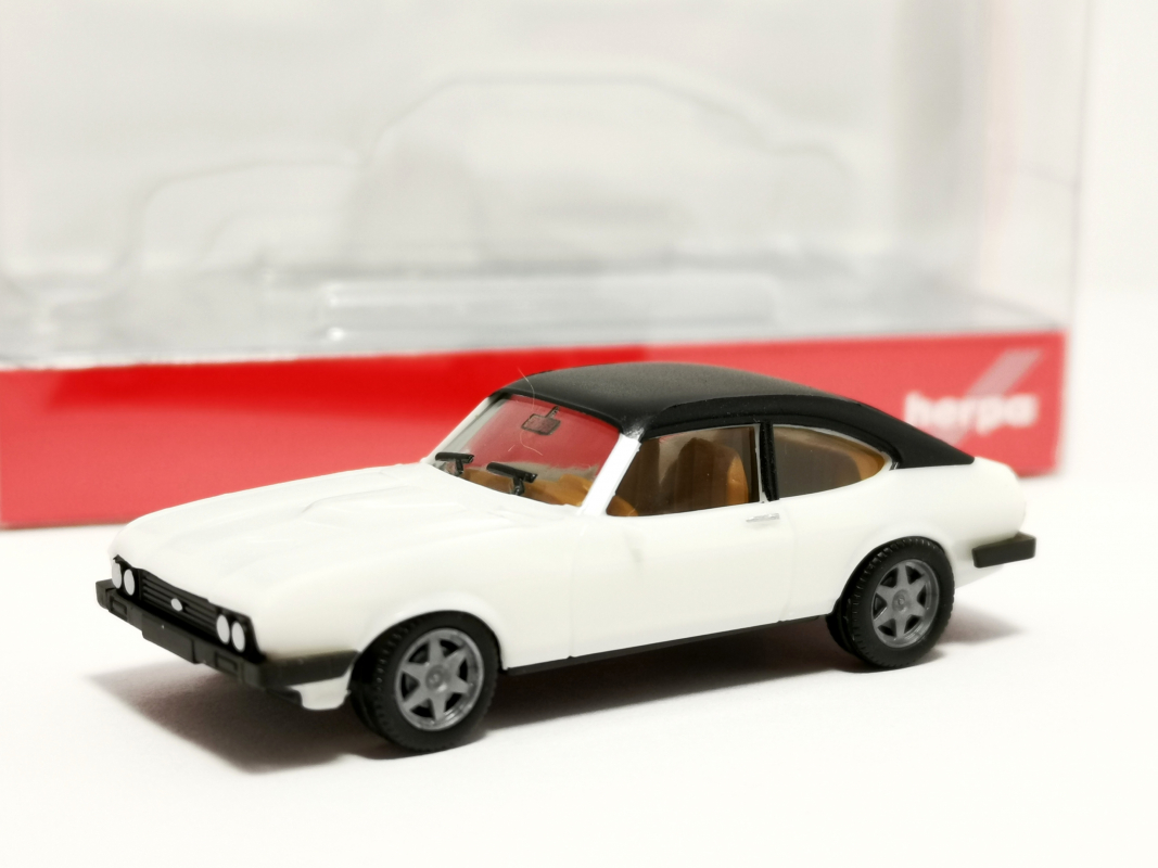 420570-003 Ford Capri Vinyldach, diamantweiß Herpa