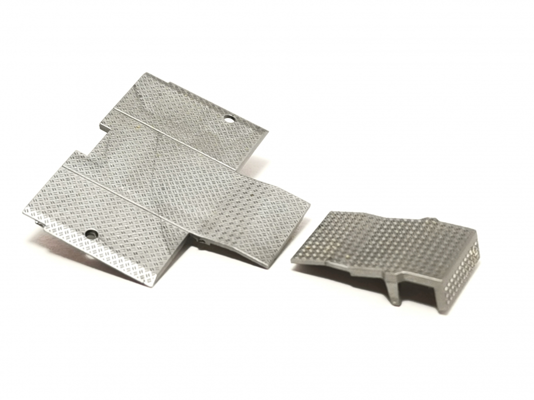 Trittblech für Volvo/Renault Vorlauf, silber Herpa C240