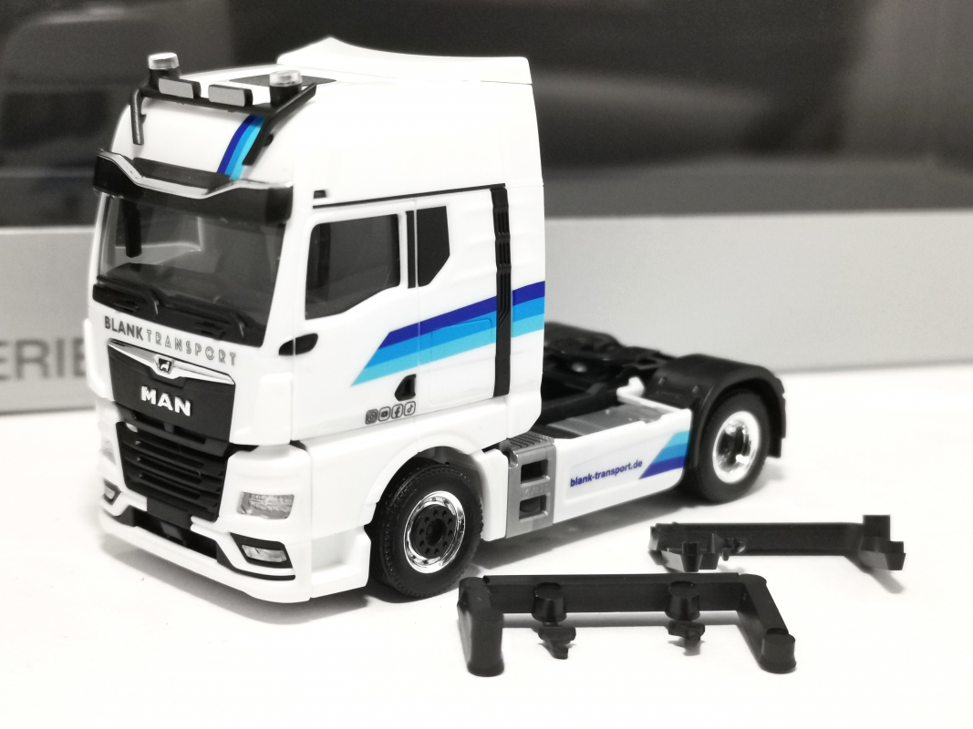 MAN TGX GX Zugmaschine "Blank Transport" Herpa