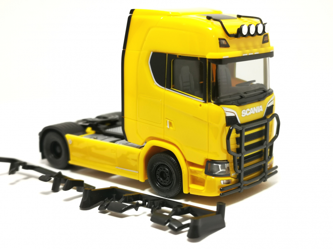 310116-005 Scania CS 20 HD mit Lampenbügel u. Rammschutz, ginstergelb Herpa