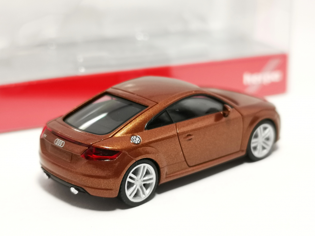038355-003 Audi TT Coupé, ipanema metallic Herpa