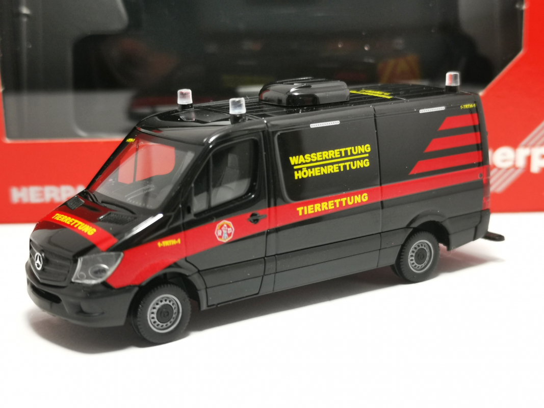 098717 Mb Sprinter '13 Kasten Flachdach "Gerätewagen Höhenrettung Tierrettung Essen e.V." Herpa