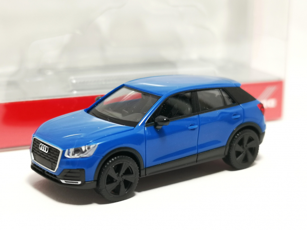 028677-003 Audi Q2, turboblau Herpa