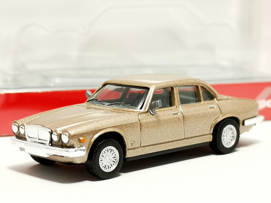 430814-002 Jaguar XJ Series III, Topaz Herpa