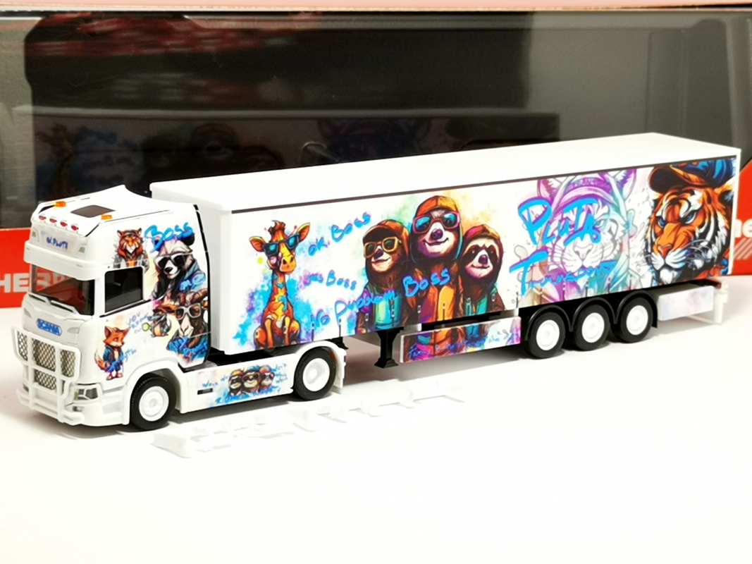 319980 Scania CS 20 HD Gardinenplanen-Sattelzug "Pluta" (Polen) Herpa