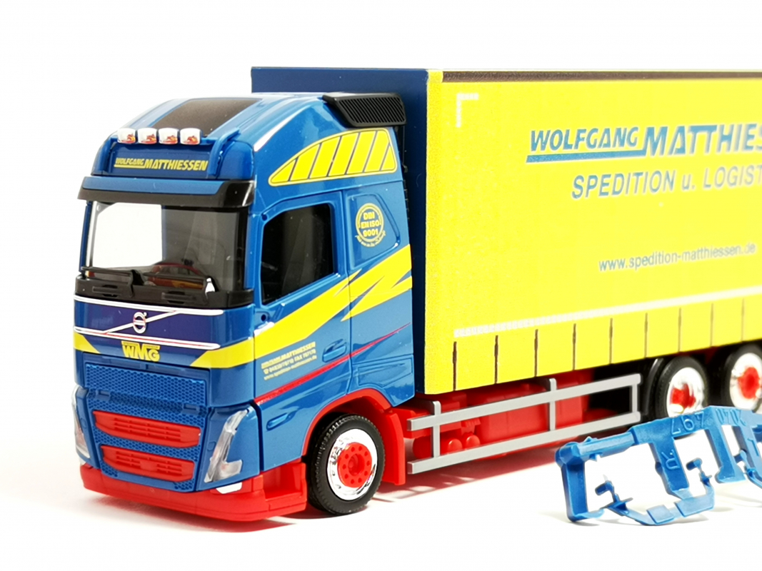 Preview: 319515 Volvo FH GL XL 2020 Jumbogardinenplanentandem-Hängerzug "Wolfgang Matthiessen" Herpa