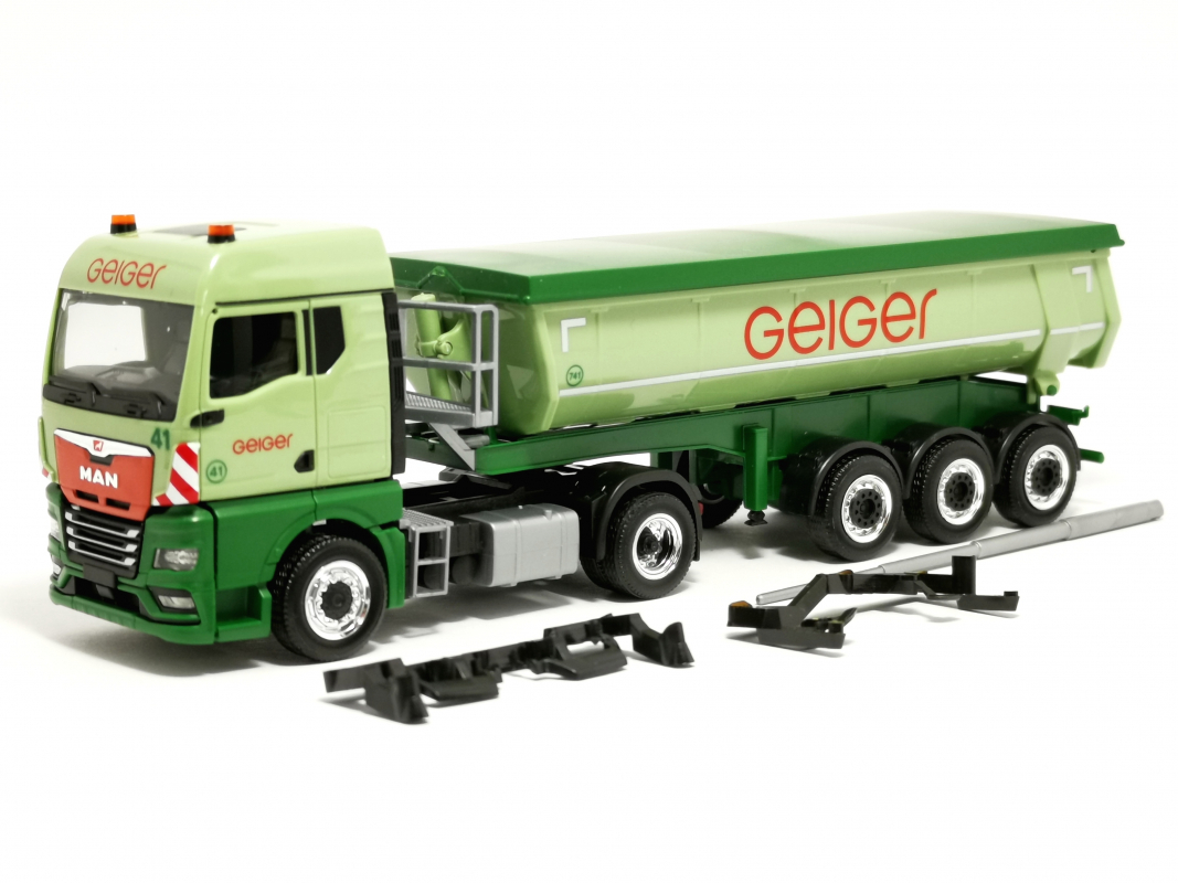949446 MAN TGX GM Thermomulden Sattelzug „Geiger“ Herpa