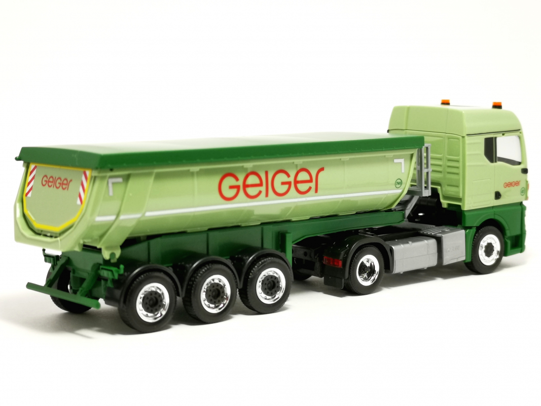Preview: 949446 MAN TGX GM Thermomulden Sattelzug „Geiger“ Herpa