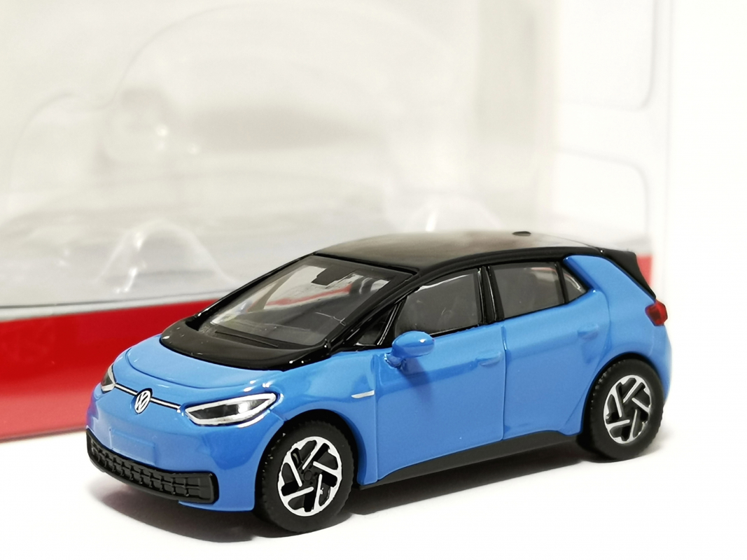 421126-002 Volkswagen (VW) ID.3, solid ocean blue Herpa