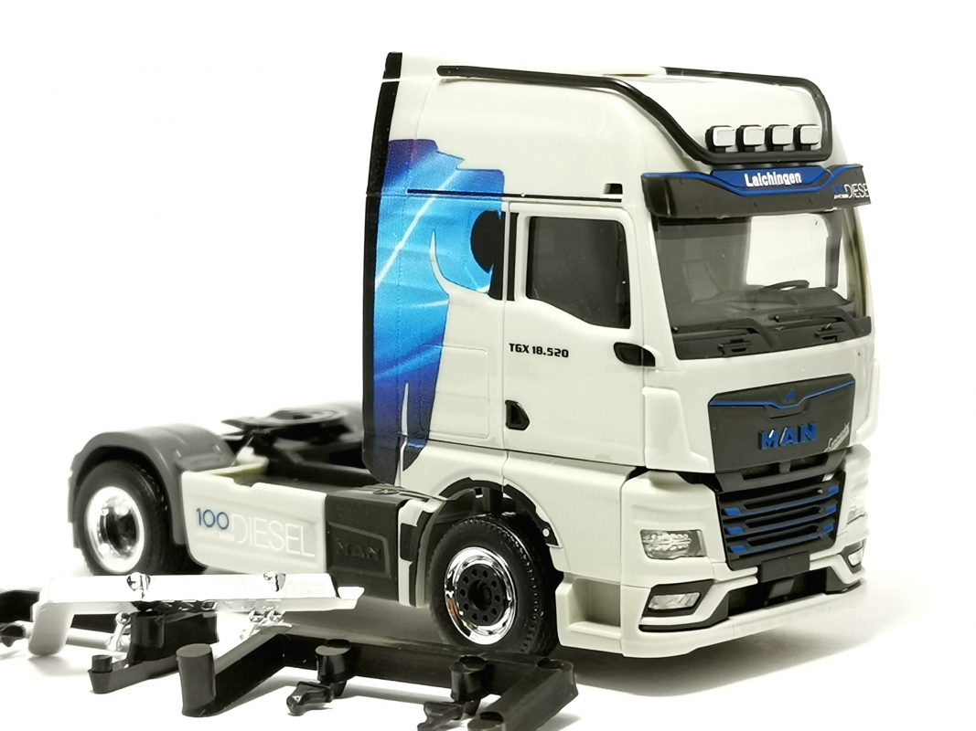 Preview: 320085 MAN TGX GX Schubboden-Sattelzug "Baumann/Knapen" Herpa