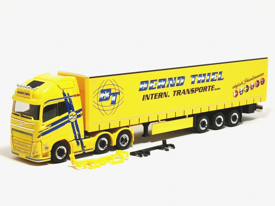 319591 Volvo FH GL XL 2020 6x2 Gardinenplanen-Sattelzug "Bernd Thiel Transporte" Herpa - SALE