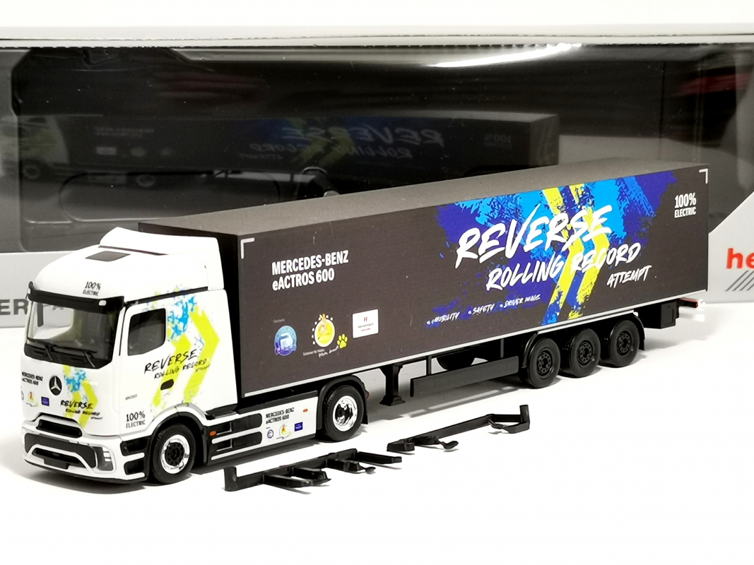 961462 Mb eActros 600 Koffer Sattelzug - Weltrekord im Rückwärtsfahren 124,7km - Herpa