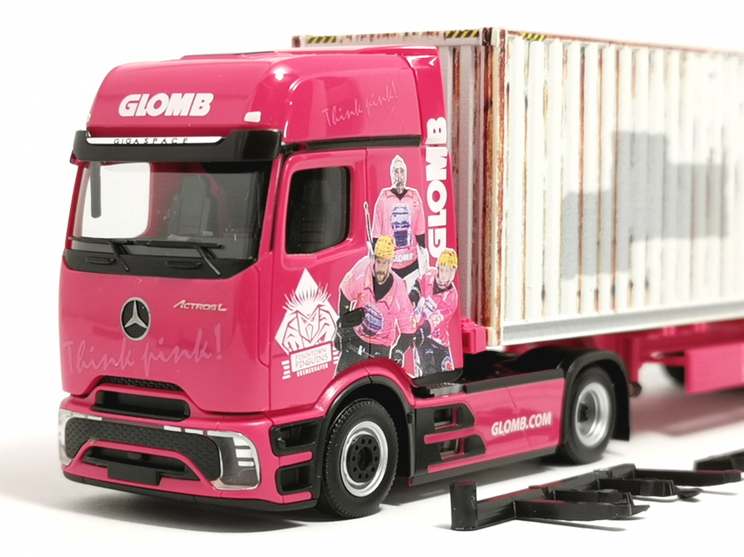 Preview: 961226 Mercedes-Benz Actros L ProCabin Gigaspace Container-Sattelzug "Glomb" Herpa