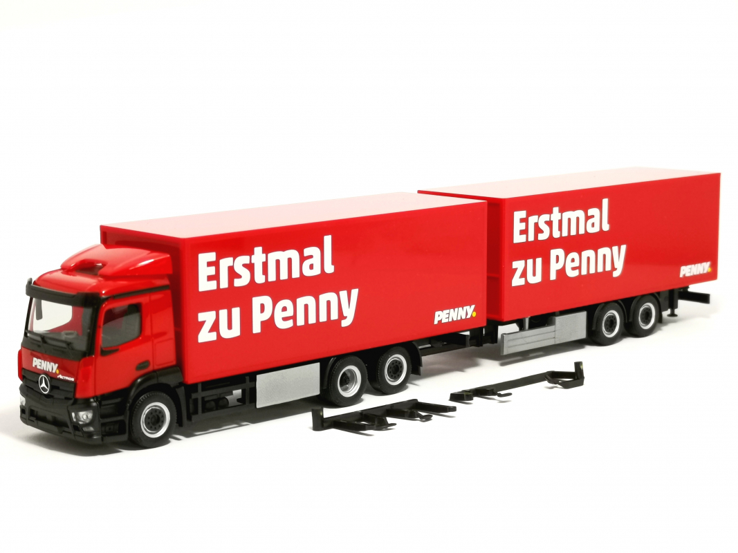 320269 Mercedes-Benz Classicspace Kühlkoffer-Hängerzug "Penny" Herpa