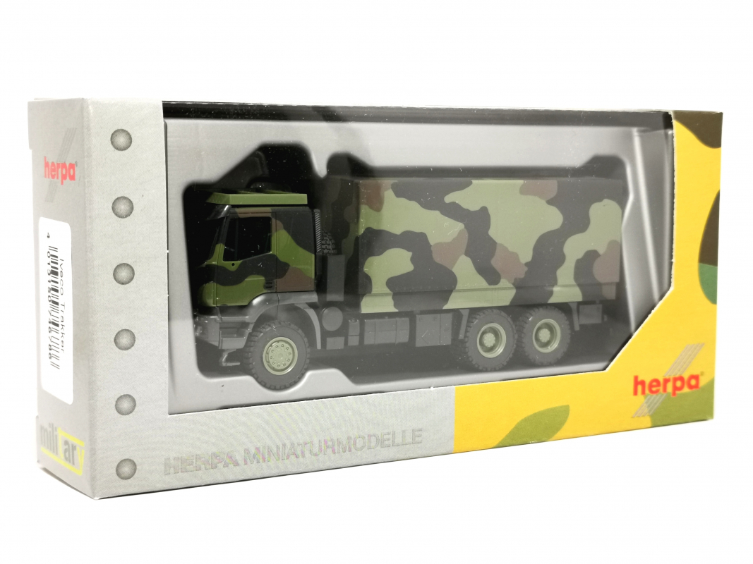 Preview: 746786 Iveco Trakker 6x6 mit Wechselaufbau Flecktarndesign „Bundeswehr“ Herpa