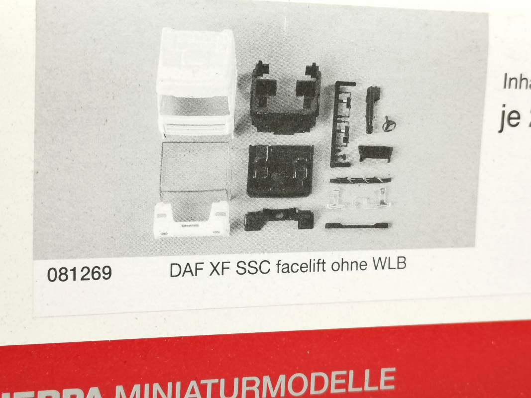 081269 DAF XF SSC '02 Fahrerhaus ohne Windleitbleche (inkl. Spiegel) Inhalt: 2 Stück