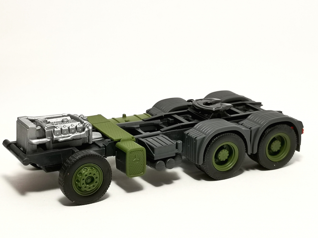 Preview: Fahrgestell MB Actros L (6x4), olivgrün Herpa 264
