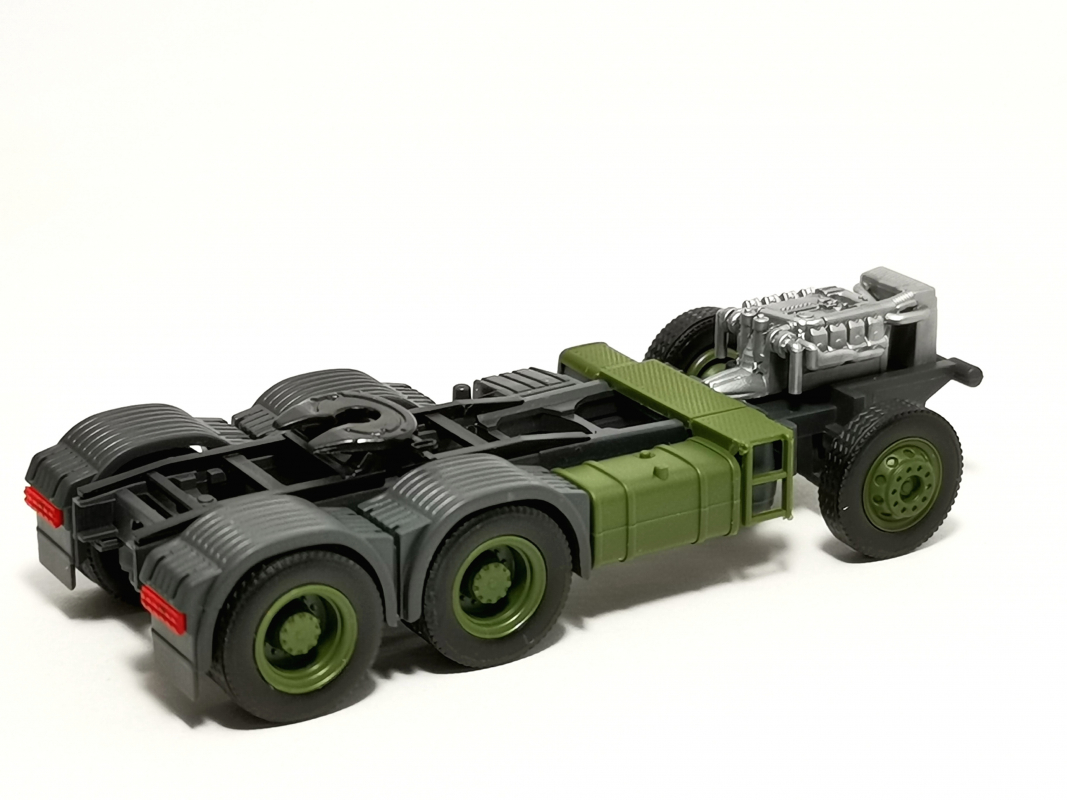 Fahrgestell MB Actros L (6x4), olivgrün Herpa 264