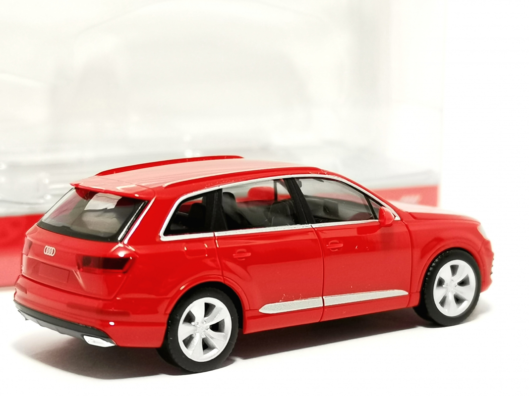 Preview: 028448-003 Audi Q7, rot Herpa