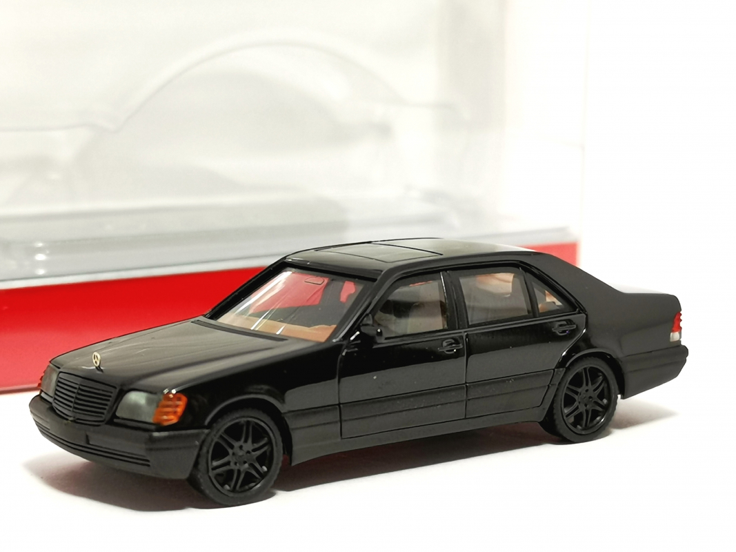 020947-002 Mercedes-Benz 600 SEL V12 mit Brabus-Felgen, schwarz Herpa