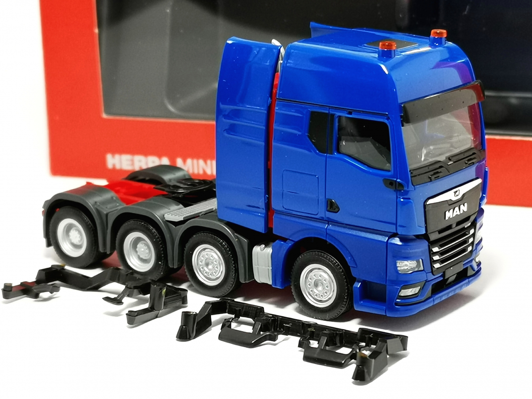 316965-003 MAN TGX GX Schwerlastzugmaschine 4achs, enzianblau Herpa