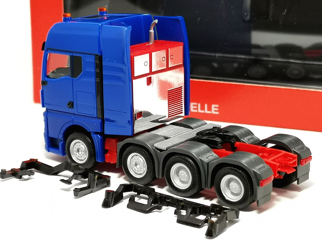 Preview: 316965-003 MAN TGX GX Schwerlastzugmaschine 4achs, enzianblau Herpa